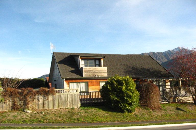 Photo of property in 1 Four Views Avenue, Kelvin Heights, Queenstown, 9300