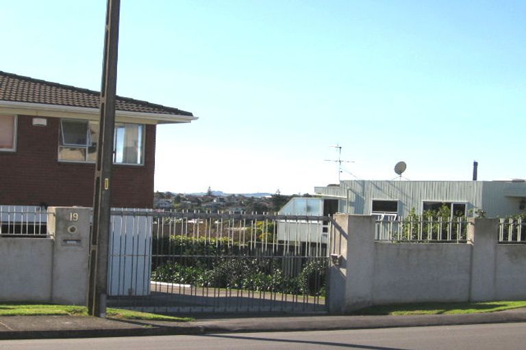 Photo of property in 19a Takutai Avenue, Bucklands Beach, Auckland, 2012