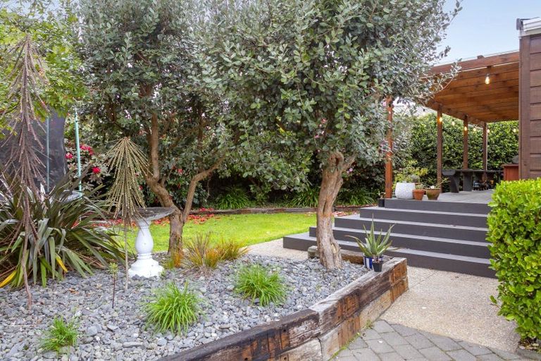 Photo of property in 1 Green Place, Richmond Heights, Taupo, 3330