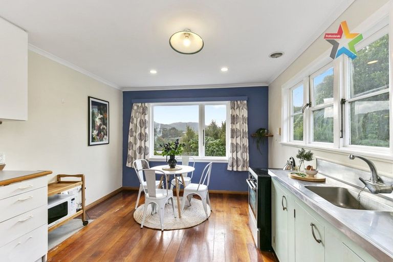 Photo of property in 32 Curtis Street, Northland, Wellington, 6012