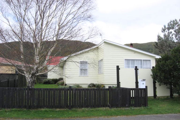 Photo of property in 13 Dewsbury Grove, Wainuiomata, Lower Hutt, 5014