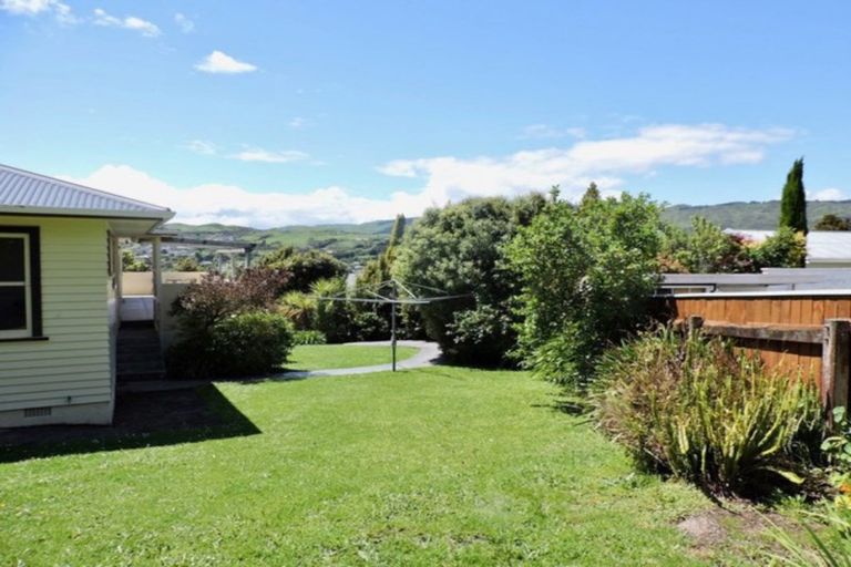 Photo of property in 5 Gonville Street, Tawa, Wellington, 5028