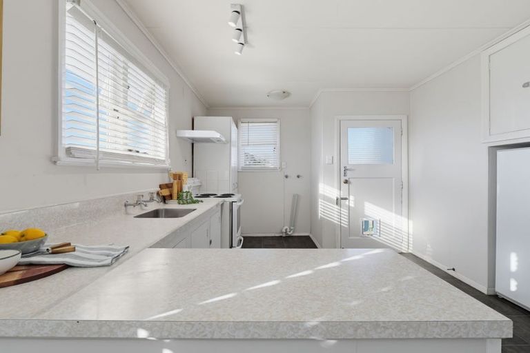Photo of property in 37 Hadfield Crescent, College Estate, Whanganui, 4500