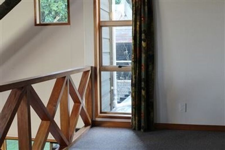 Photo of property in 21 Kakariki Grove, Waikanae, 5036