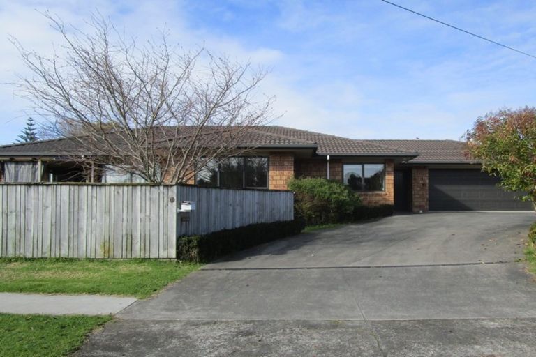 Photo of property in 1 Valley Road, Waiuku, 2123