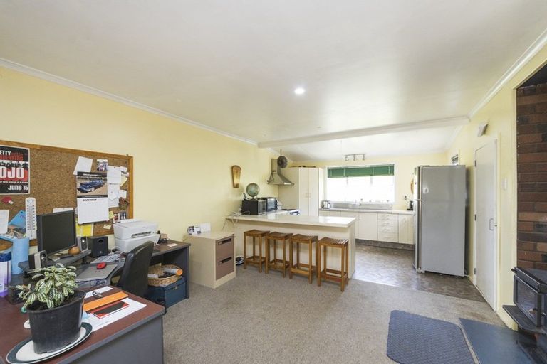 Photo of property in 18 Marshall Road, Hunterville, 4730