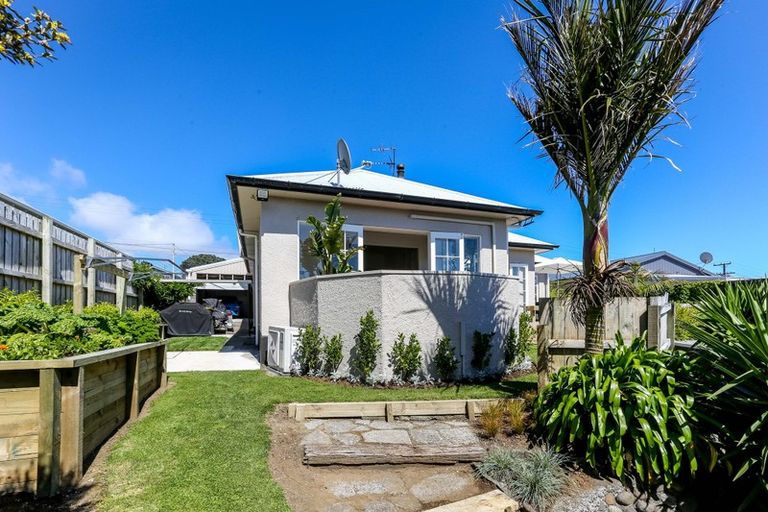 Photo of property in 81 Paynters Avenue, Strandon, New Plymouth, 4312