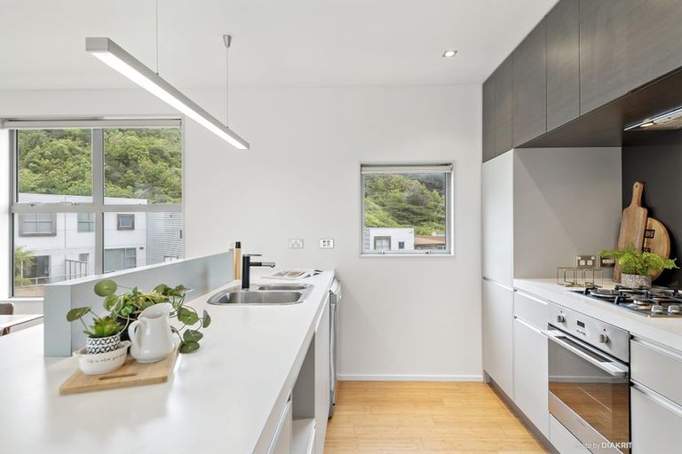 Photo of property in 65 Saddleback Grove, Karori, Wellington, 6012