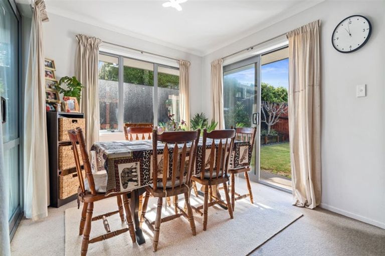 Photo of property in 18 Butterworth Crescent, Papamoa Beach, Papamoa, 3118