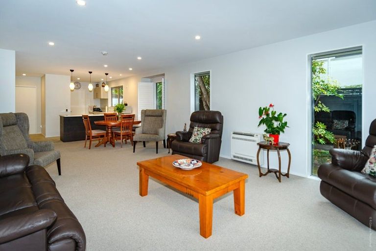 Photo of property in 2/15 Taylors Avenue, Bryndwr, Christchurch, 8052