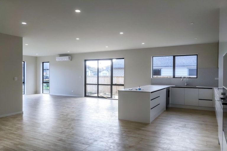 Photo of property in 8 Ahorangi Road, Silverdale, 0932