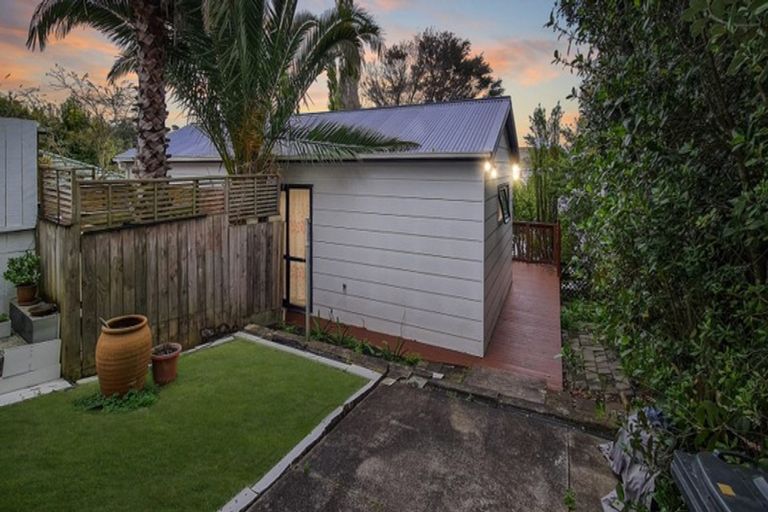 Photo of property in 9 Ngatoa Place, Glenfield, Auckland, 0629