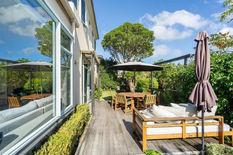 Photo of property in 2/110 Aberdeen Road, Campbells Bay, Auckland, 0620