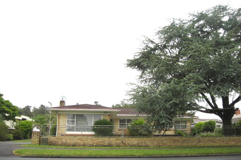 Photo of property in 2/423 Great South Road, Rosehill, Papakura, 2113