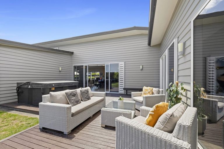 Photo of property in 32 Redwood Crescent, Hurdon, New Plymouth, 4310