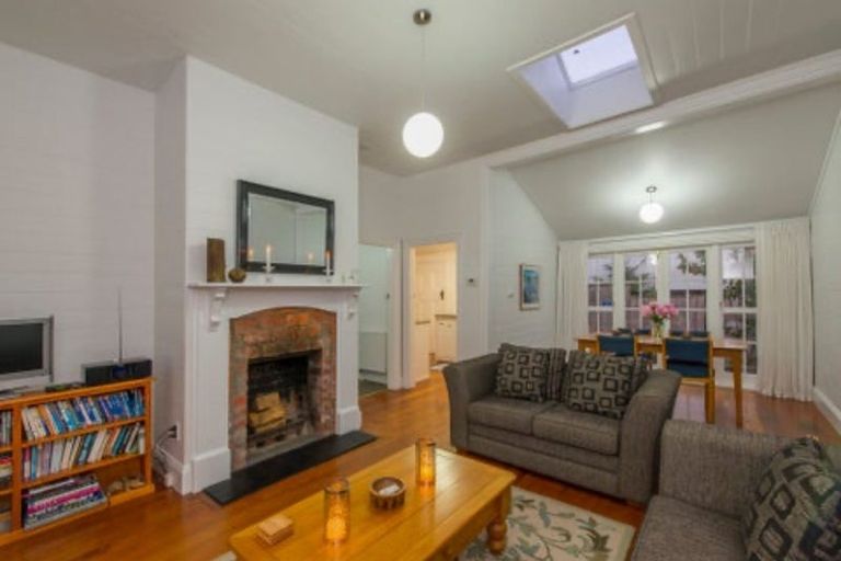 Photo of property in 3 Aorangi Terrace, Thorndon, Wellington, 6011