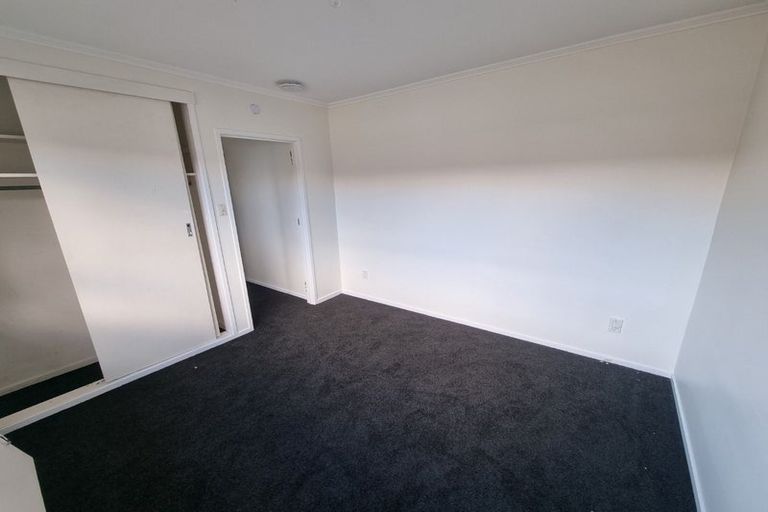Photo of property in 1/6 Keldale Place, Forrest Hill, Auckland, 0620