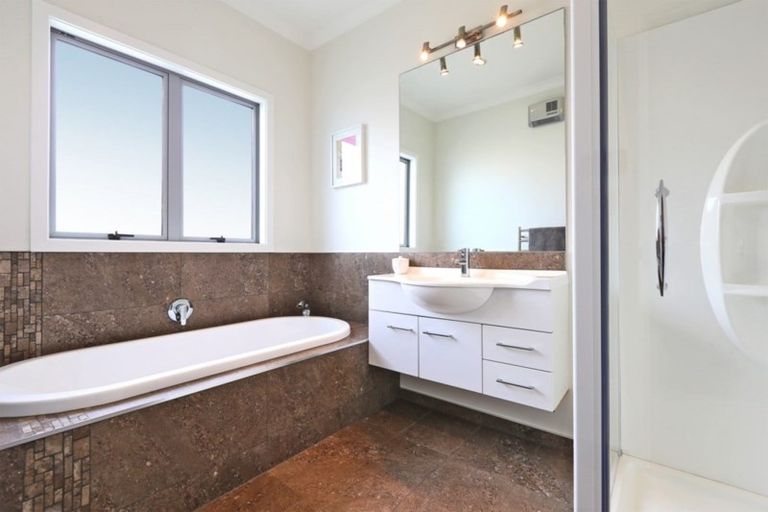 Photo of property in 14 Orotu Drive, Poraiti, Napier, 4112