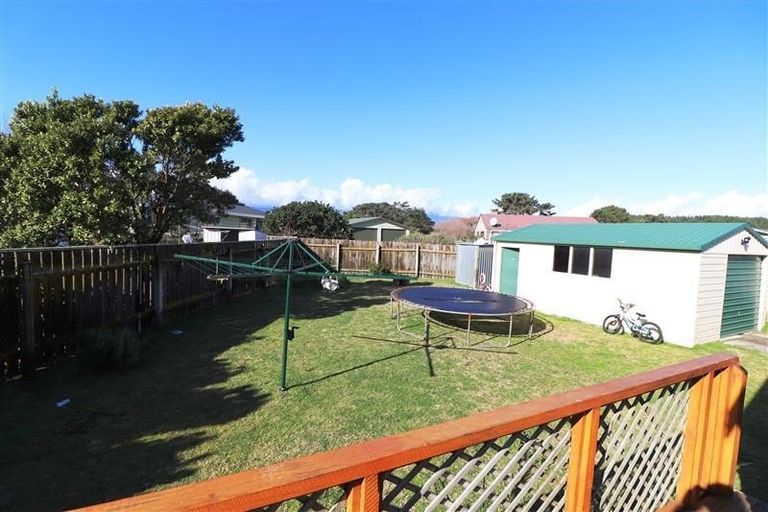 Photo of property in 9 Hewson Crescent, Otaki Beach, Otaki, 5512