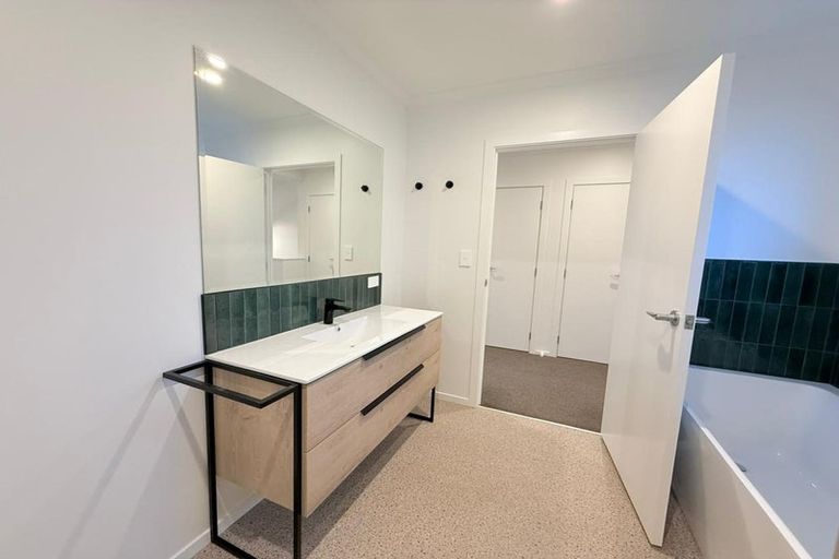 Photo of property in 30c Russell Road, Manurewa, Auckland, 2102