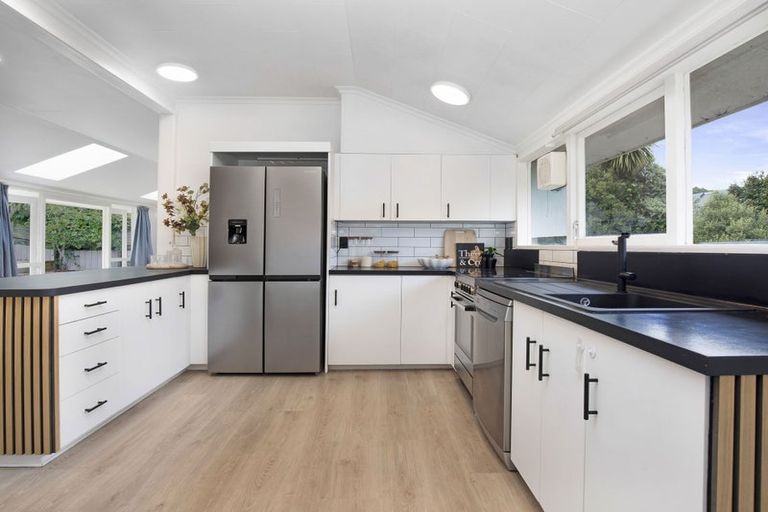 Photo of property in 18 Rimu Road, Raumati Beach, Paraparaumu, 5032