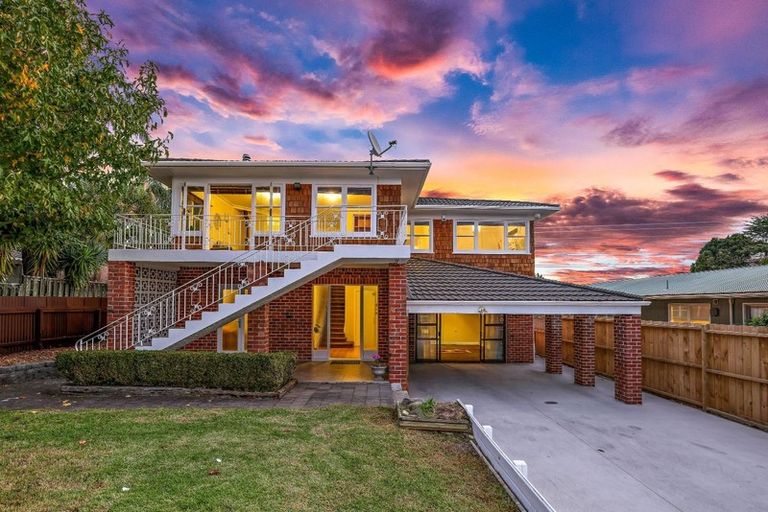 Photo of property in 31 Royal View Road, Te Atatu South, Auckland, 0610