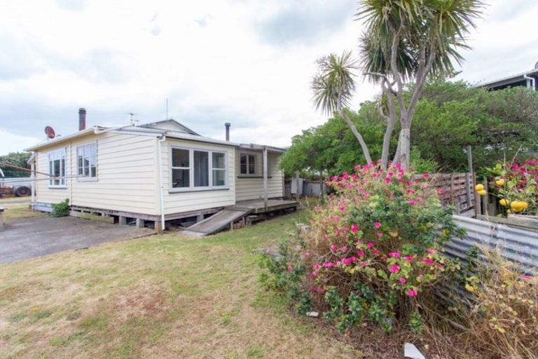 Photo of property in 10 Pingao Place, Waiinu Beach, Wanganui, 4588