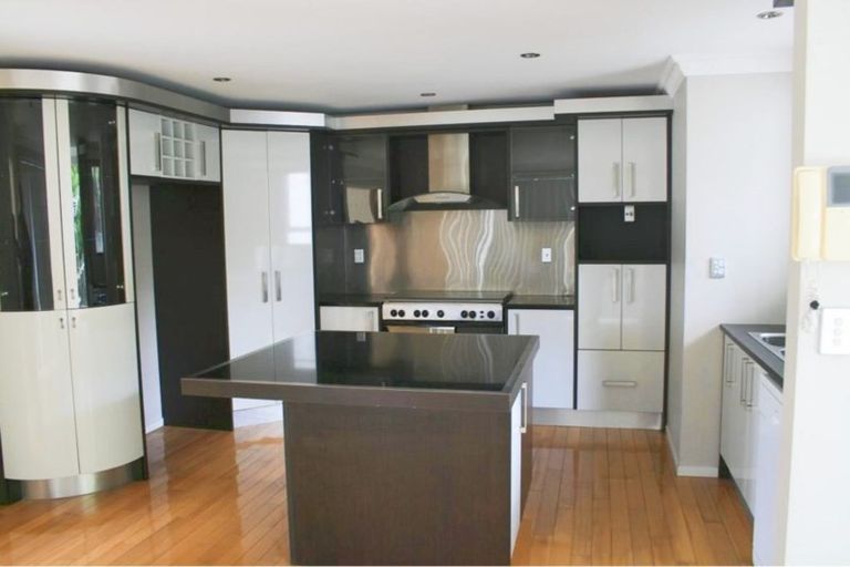 Photo of property in 9 Graceview Way, West Harbour, Auckland, 0618