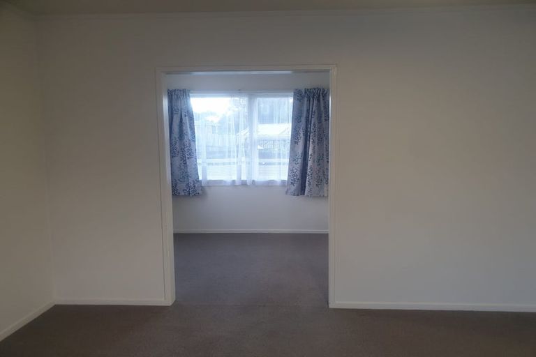 Photo of property in 98 Universal Drive, Henderson, Auckland, 0610