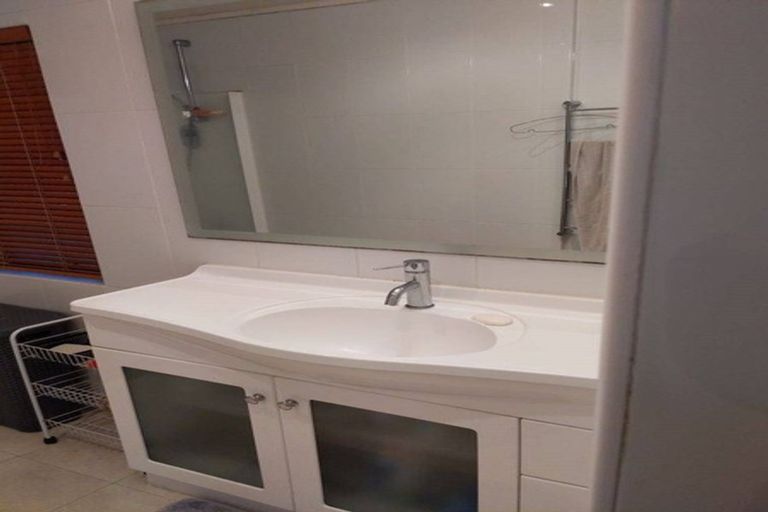 Photo of property in 6 Longwood Place, Forrest Hill, Auckland, 0620