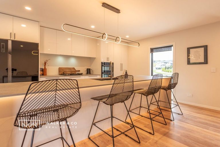 Photo of property in 2 Nikau Lane, Timberlea, Upper Hutt, 5018