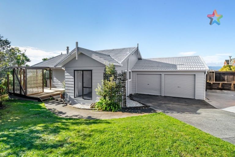 Photo of property in 21 Jasmine Grove, Maungaraki, Lower Hutt, 5010