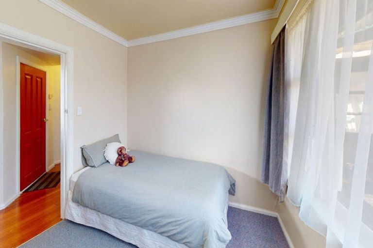 Photo of property in 23 Featherston Street, Takaro, Palmerston North, 4412