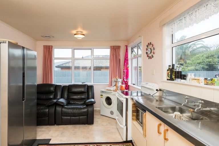 Photo of property in 14 Woburn Place, Takaro, Palmerston North, 4412