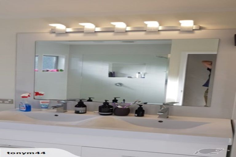 Photo of property in 30 Nigel Road, Browns Bay, Auckland, 0630