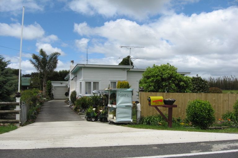 Photo of property in 783 Waitakere Road, Kumeu, 0891