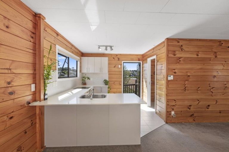 Photo of property in 2/33 Woodstock Road, Forrest Hill, Auckland, 0620