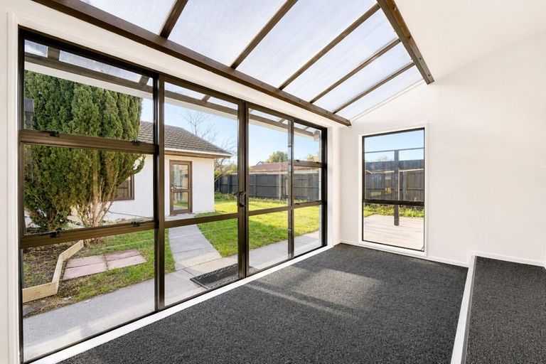 Photo of property in 2 Resolution Place, Bryndwr, Christchurch, 8053