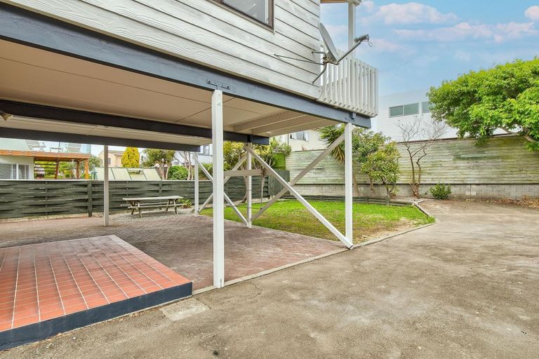 Photo of property in 2/13 Mana Esplanade, Paremata, Porirua, 5026