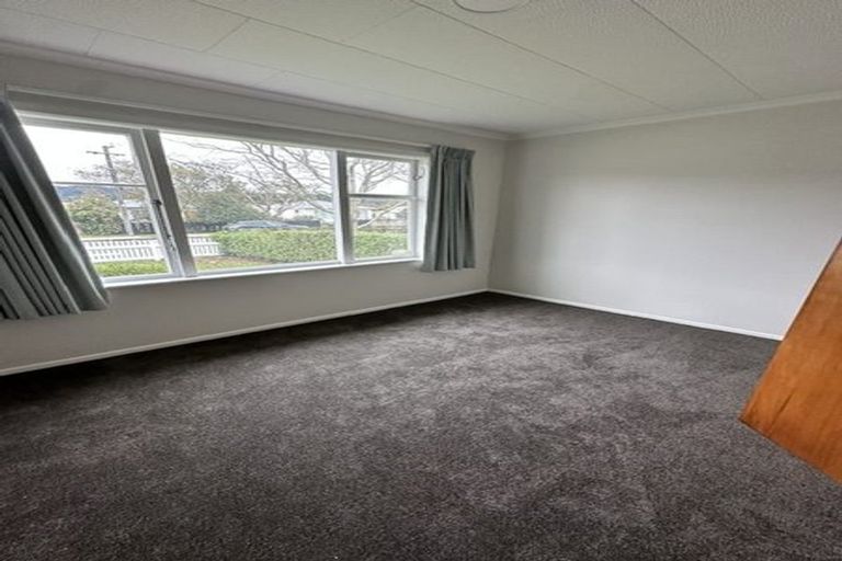 Photo of property in 4 Miles Crescent, Wainuiomata, Lower Hutt, 5014