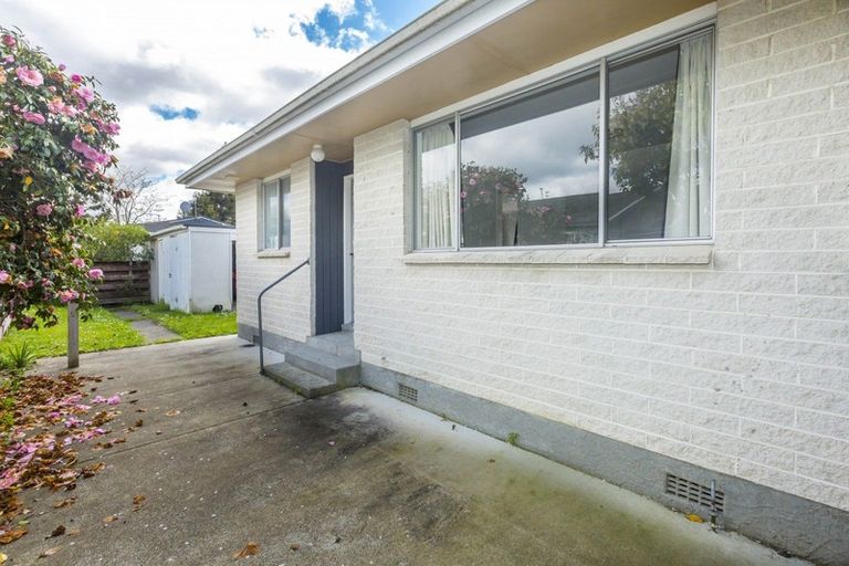 Photo of property in 2/12 Wilford Street, Wallaceville, Upper Hutt, 5018