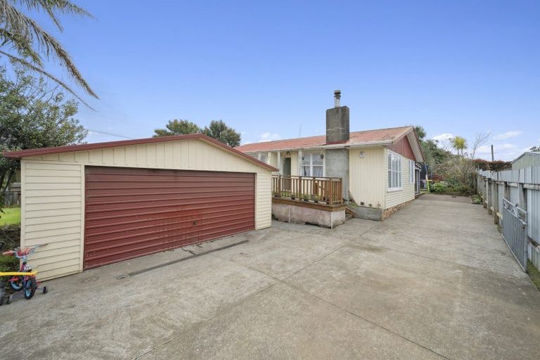 Photo of property in 4 Grande Vue Road, Papatoetoe, Auckland, 2025