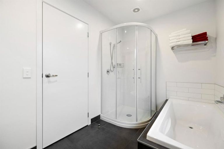 Photo of property in 43 Kingfisher Crescent, Albert Town, Wanaka, 9305