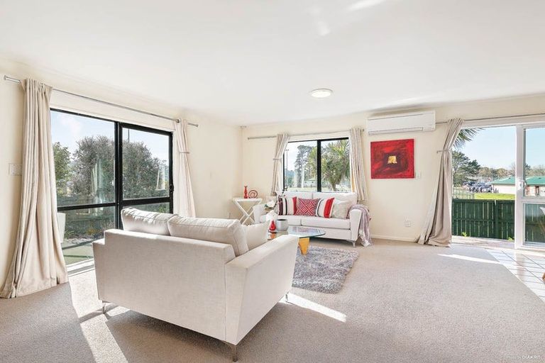 Photo of property in 2/106 Seymour Road, Sunnyvale, Auckland, 0612
