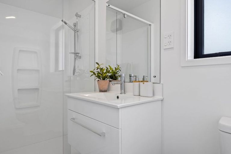 Photo of property in 3b Shillingford Boulevard, Rolleston, 7615