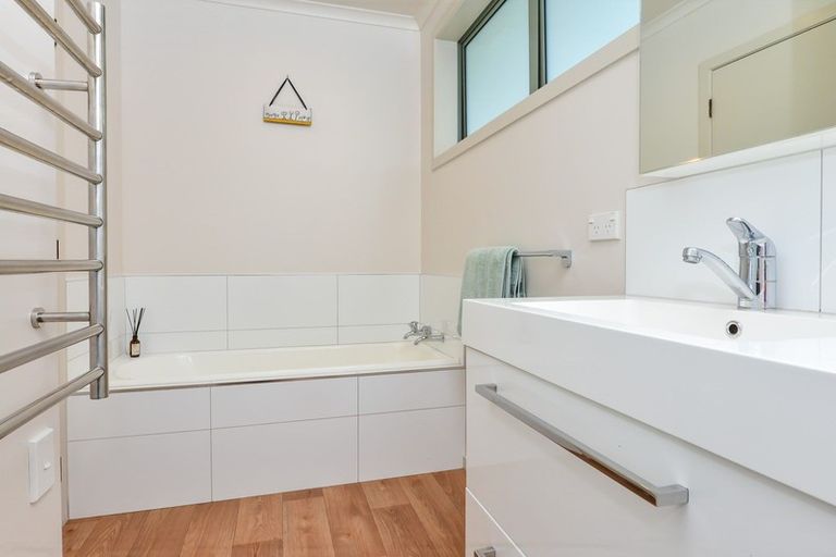 Photo of property in 37 Glen Lynne Avenue, Queenwood, Hamilton, 3210