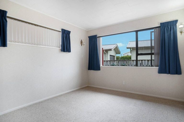 Photo of property in 22 Dublin Street, Martinborough, 5711