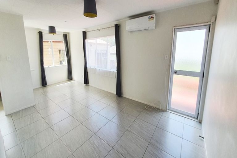 Photo of property in 11 Kearney Place, Massey, Auckland, 0614