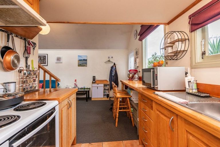 Photo of property in 73 Para Street, Miramar, Wellington, 6022