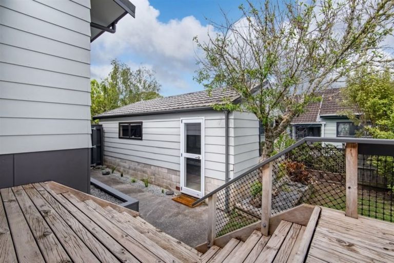 Photo of property in 11 Sunward Rise, Glenfield, Auckland, 0629